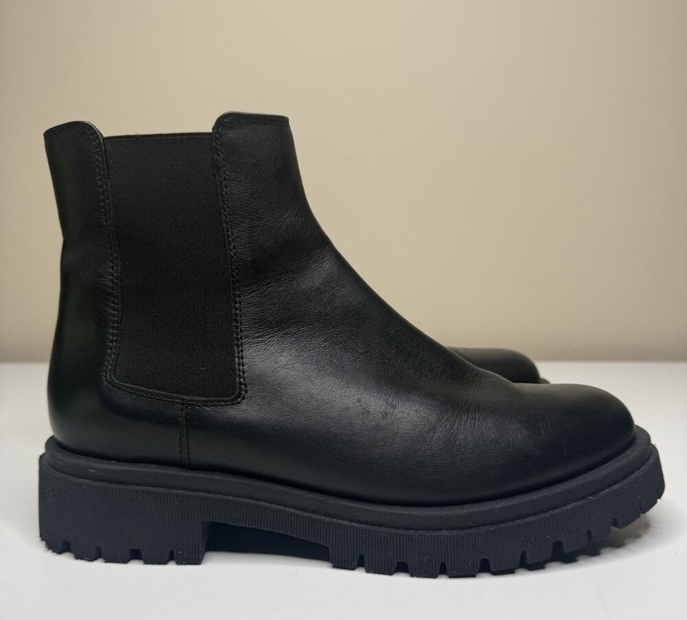 Aquatalia Olessa Chelsea Ankle Bootie Womens 9.5 Black Leather Lug Sole Pull On